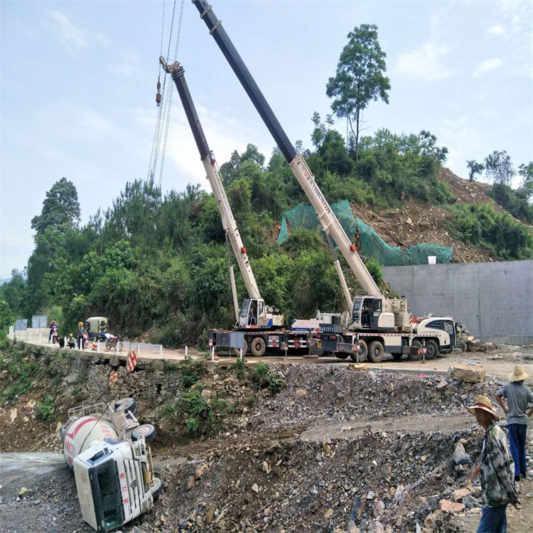 大朗镇汽车掉沟里叫吊车救援要多少钱
